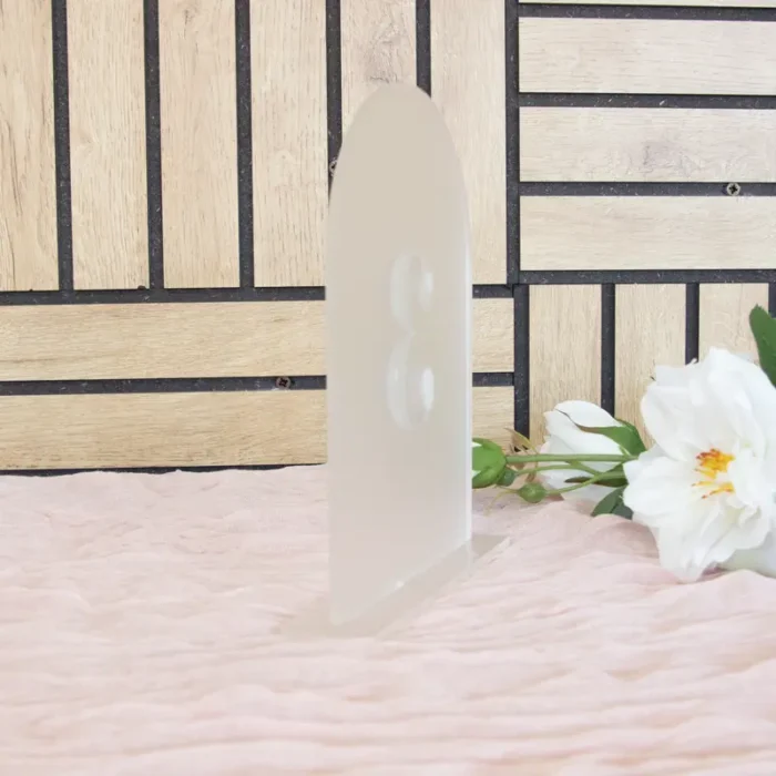 Segnatavolo plexiglass con numero specchiato Segnatavolo plexiglass con numero specchiato