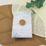 partecipazione eucalipto con vellum e ceralacca