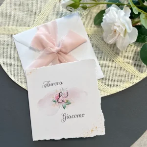 Partecipazione con bordi sfilacciati e busta