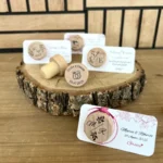 Segnaposto tappo in sughero personalizzato con cartoncino